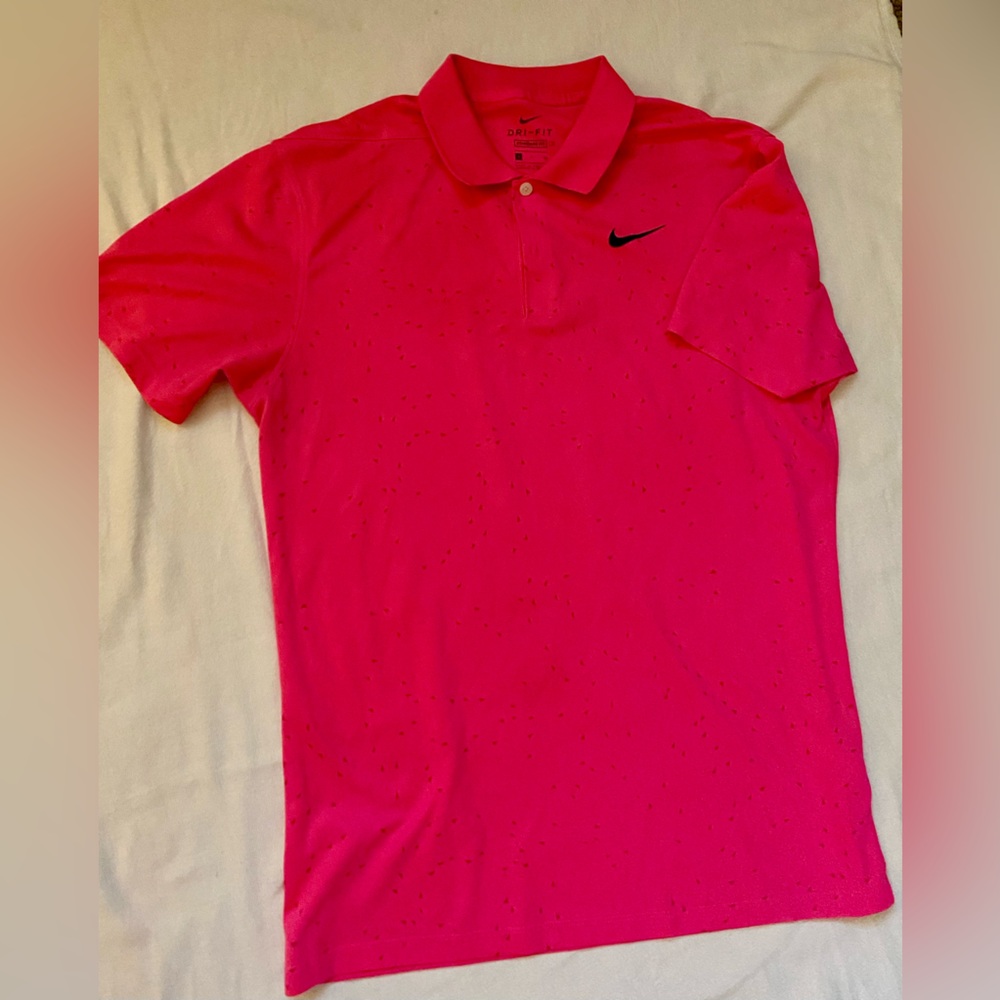 Nike Dri-FIT Shirt in Bright Pink